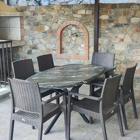 Petrolithos Traditional *