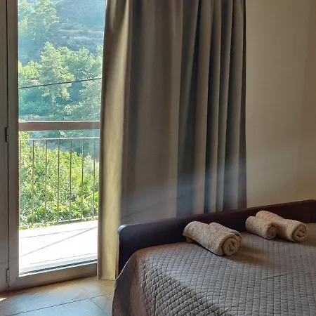 Petrolithos Traditional Daire Agros